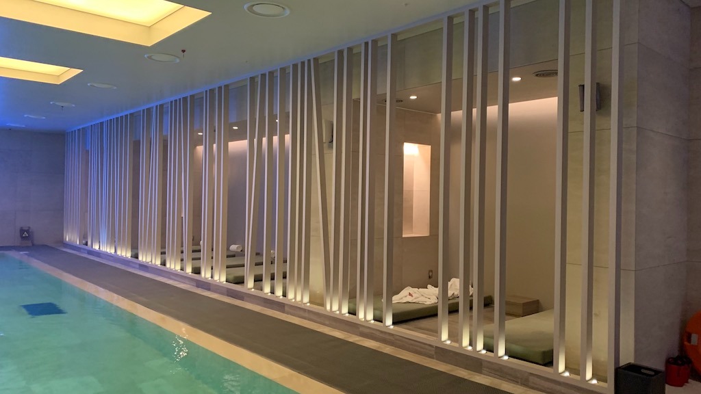Exploring the Range of Pool Salon Services