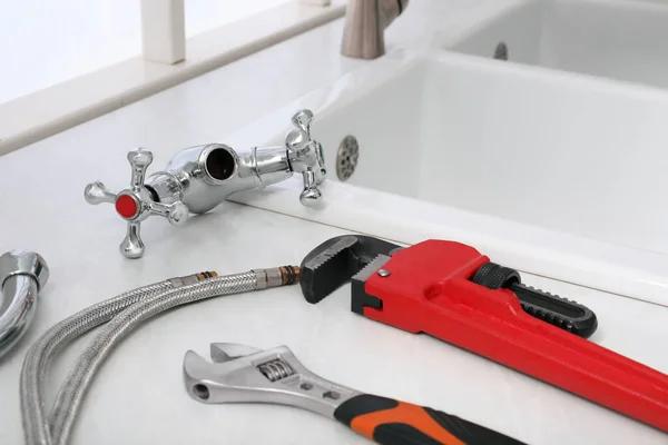 How Emergency Plumbers Respond to Sudden Plumbing Problems